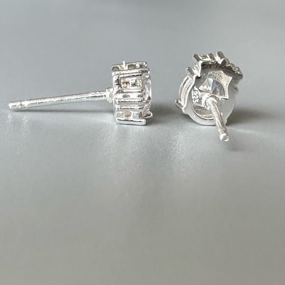 Sterling Silver 1/2 c.t. Stud Earrings - Picture 8 of 16